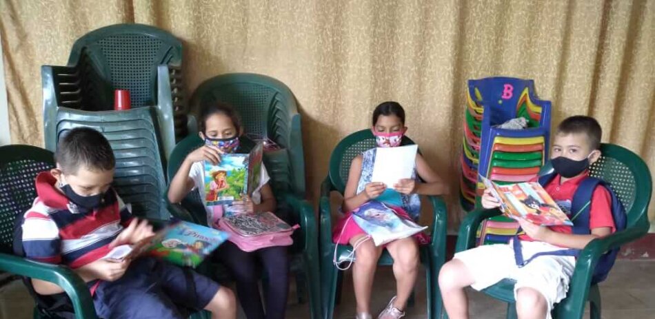 Students in masks reading