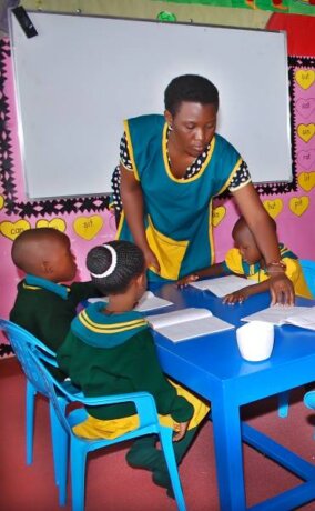 Hellen's Preschool - Classroom with teacher and students
